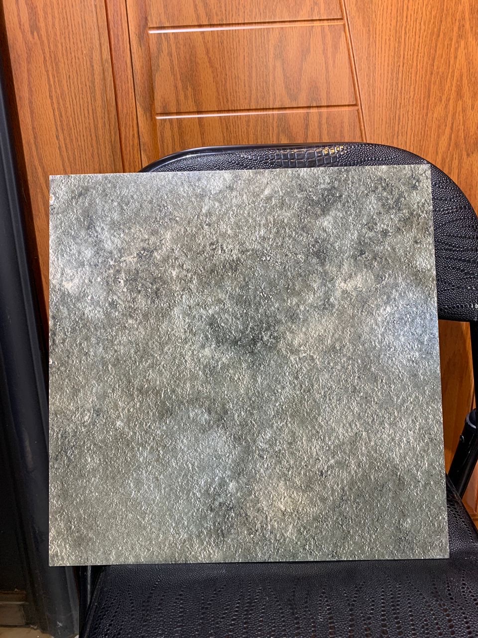 40/40cm rough made in India. 5 pcs in a box. Gh170