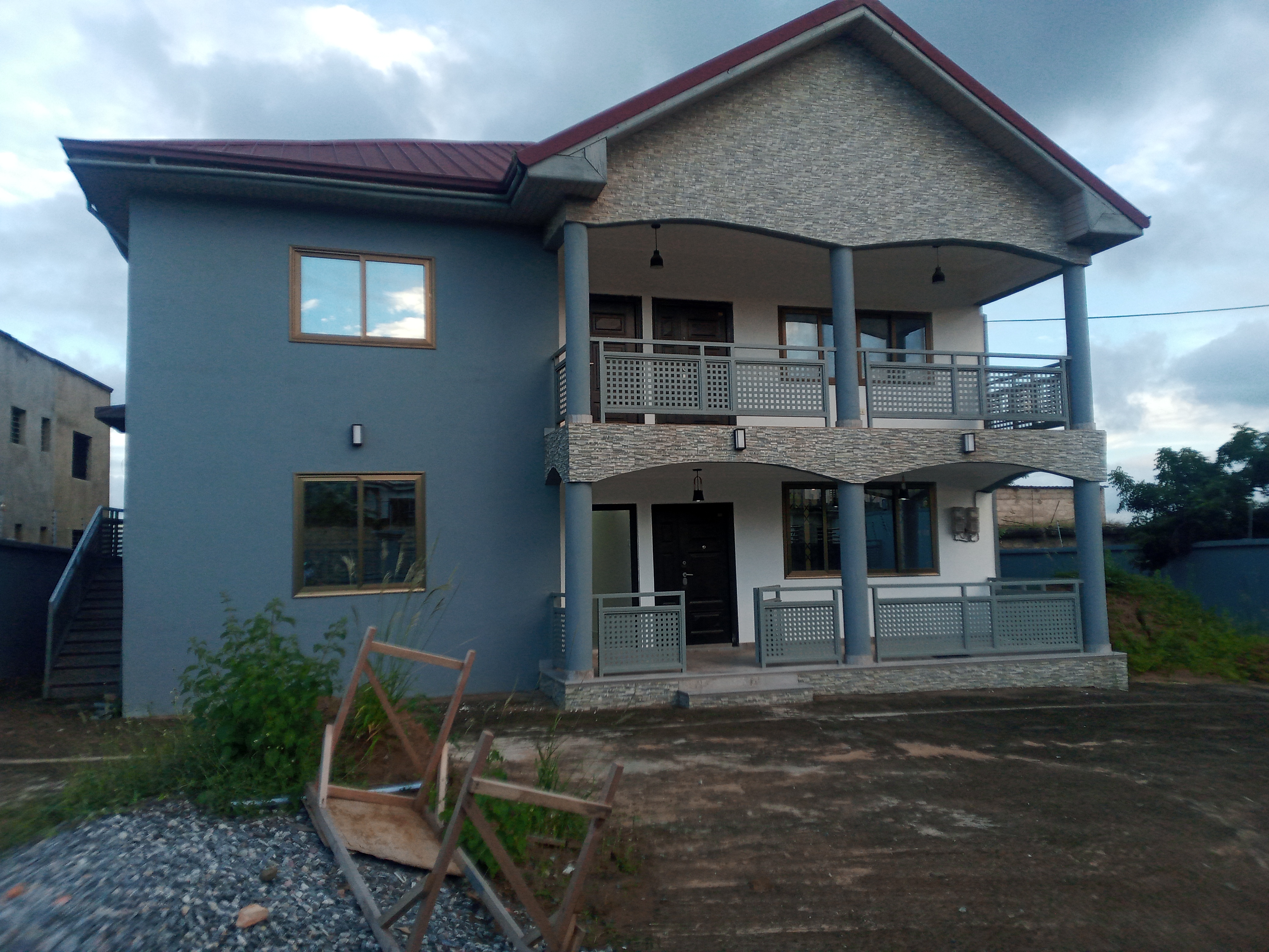 3 bedrooms apartment for rent in Ashongman estate