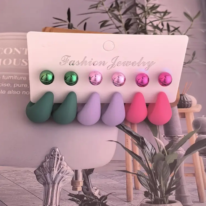 Premium Earrings Collection – Pick Your StyleDifferent beautiful styles available.All earrings cost GH₵50 per card.Please send a screenshot of the one you want.