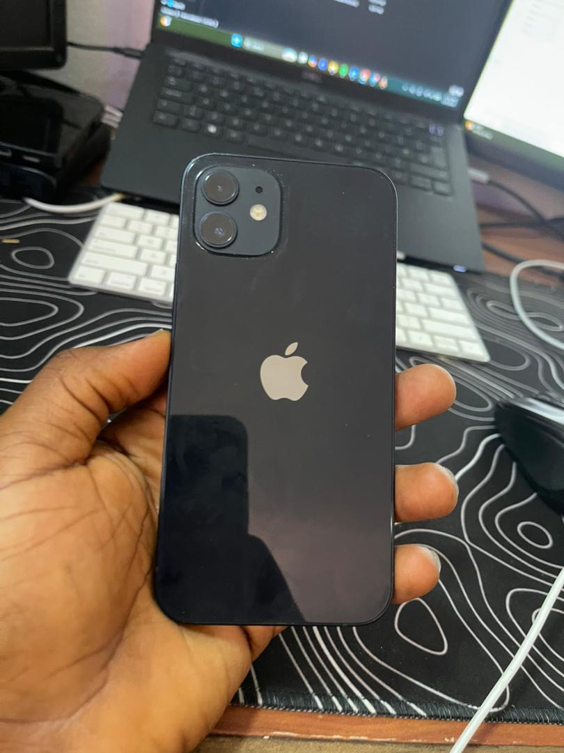 Phone 12 Black