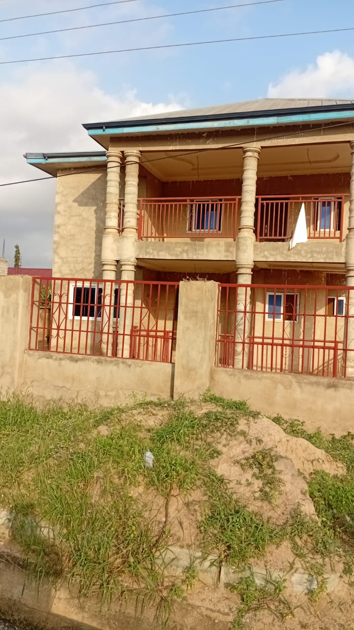 8 bedrooms mansion for sale in Aburi. Located in Hatso DVLA near Academic City University.