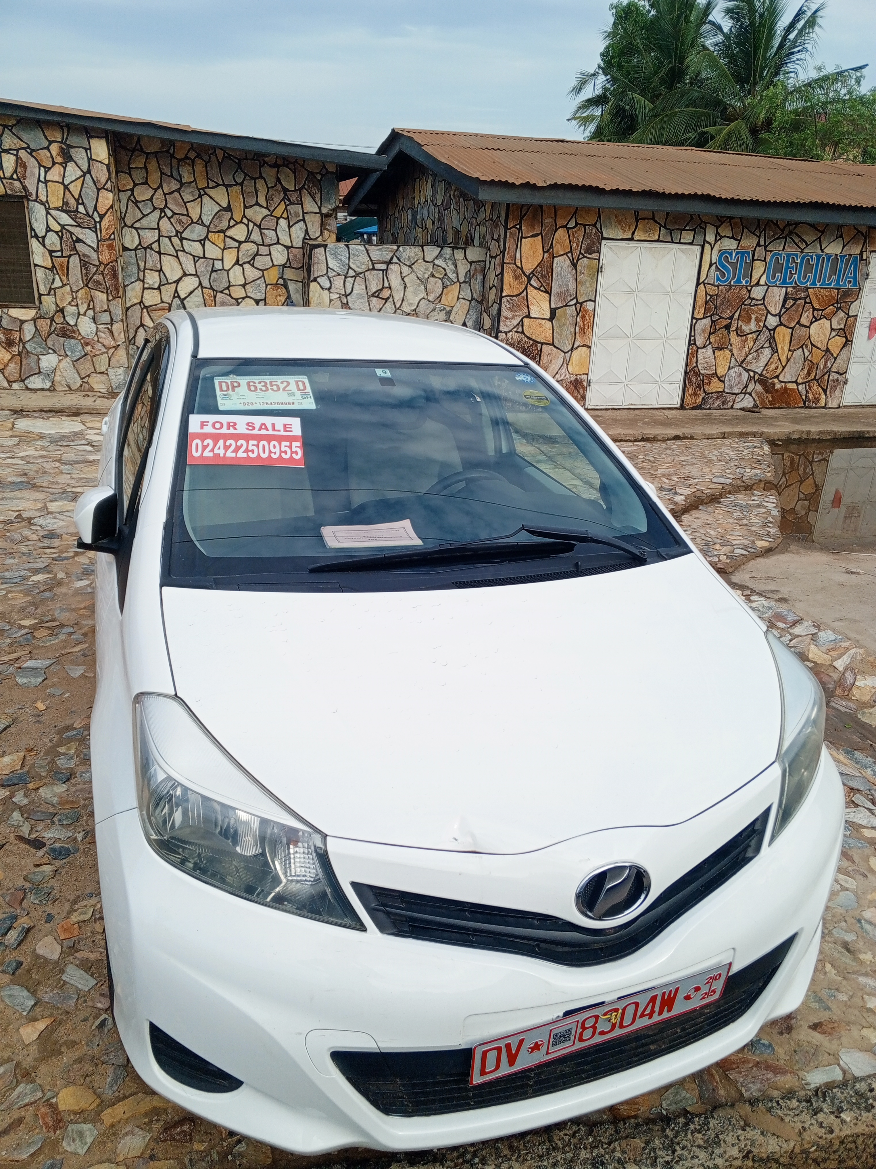 2013 Toyota vitz