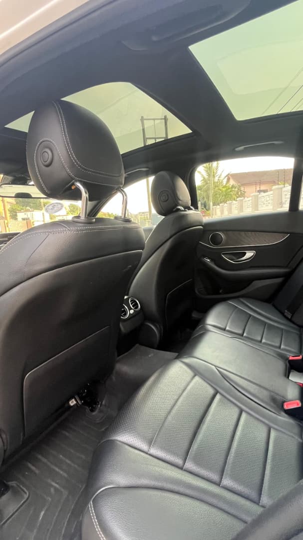 2016 C300 4MATICFully loaded