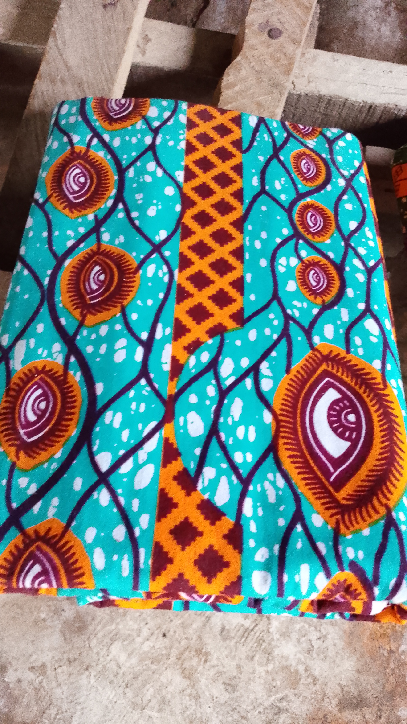 This image is not of an electronics product; it is a fabric. Therefore, I cannot generate a product title based on the "Electronics" category.

If you can provide the correct category for th