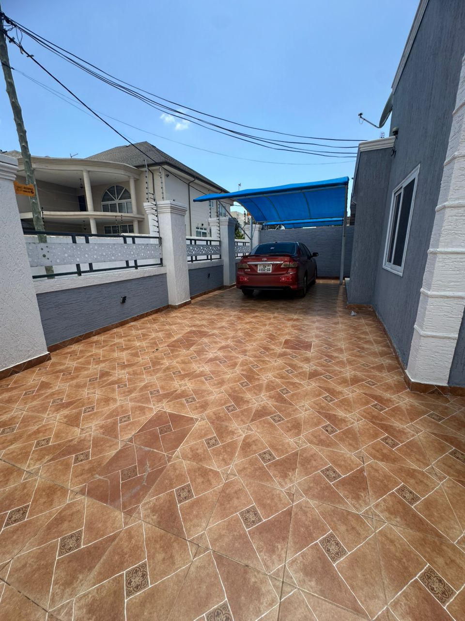 Executive 3befrooms self compound semi furnished  in spintex