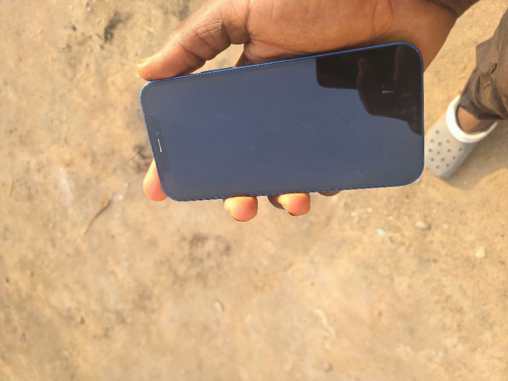 Neat UK used Iphone 12 going down at a cool price.