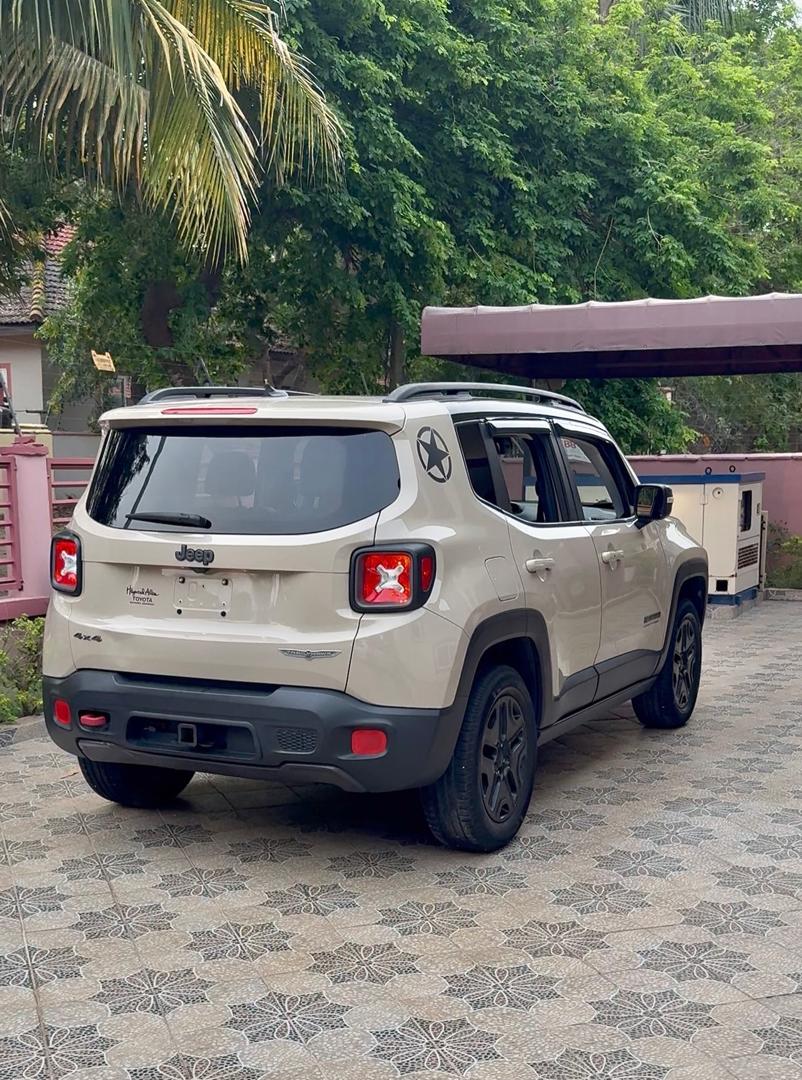Jeep Renegade SUV: Stylish Compact Crossover